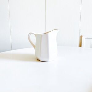 Small Vintage White Creamer 🤍